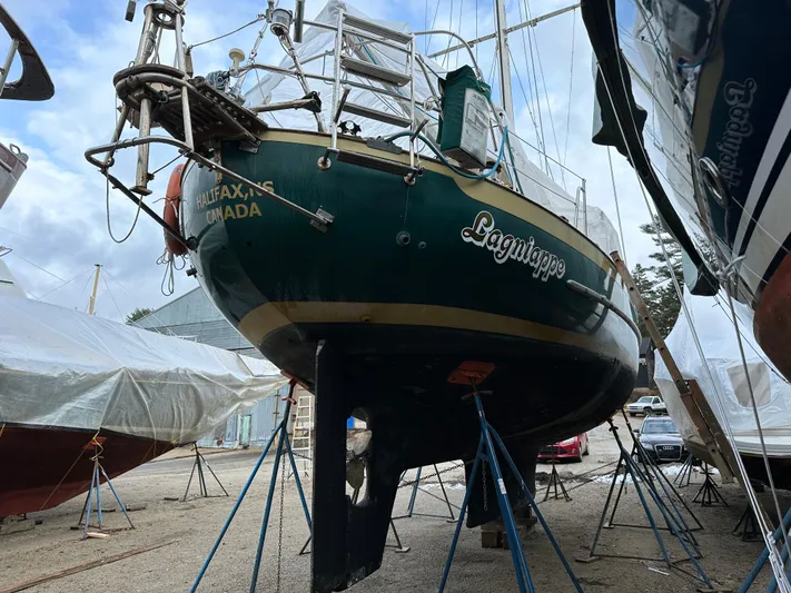 Lagniappe Yacht Photos Pics 1990 Pacific Seacraft Crealock 44 sailboat on stands, green hull, Halifax, Canada.