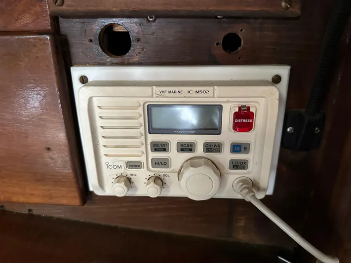 Lagniappe Yacht Photos Pics VHF marine radio on 1990 Pacific Seacraft Crealock 44 sailboat.