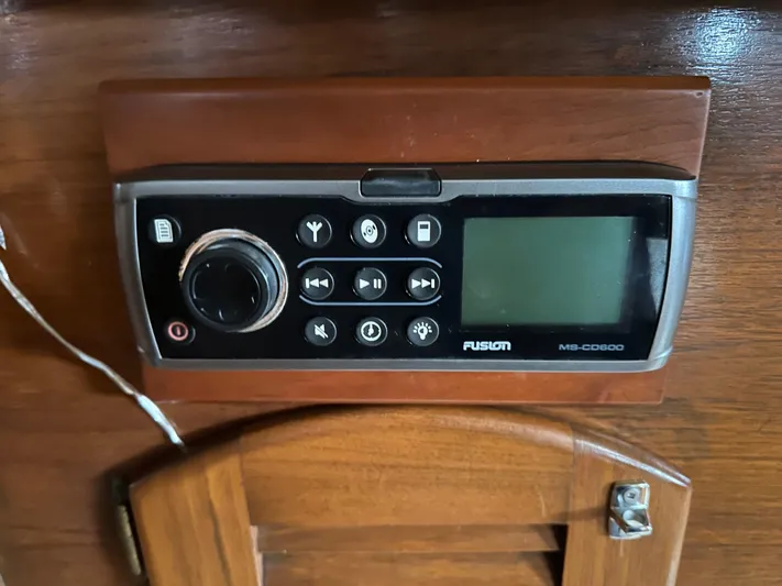 Lagniappe Yacht Photos Pics Stereo system on a 1990 Pacific Seacraft Crealock 44 yacht, featuring a Fusion MS-CD600.