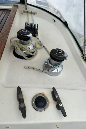 Lagniappe Yacht Photos Pics Deck of 1990 Pacific Seacraft Crealock 44 with winches and cleats.