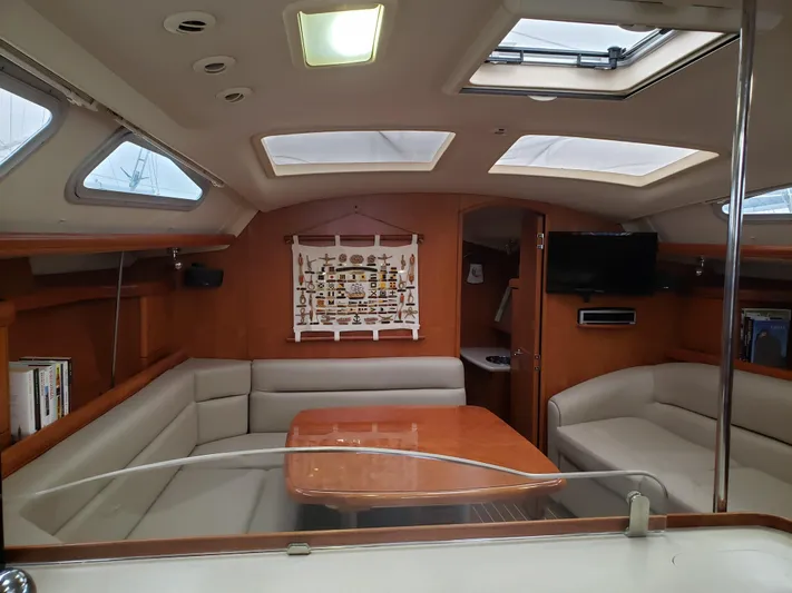 Inspiration VI Yacht Photos Pics Interior of 2006 Hunter 41 sailboat with spacious seating and wooden table.