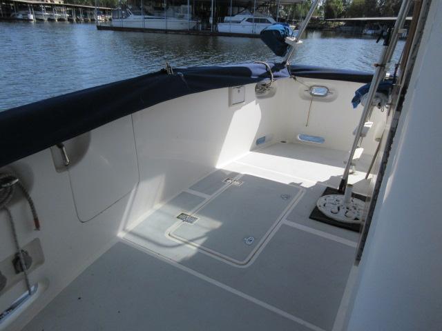 AFT COCKPIT TO STARBOARD