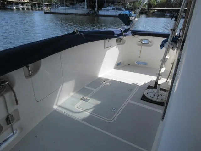 AFT COCKPIT TO STARBOARD