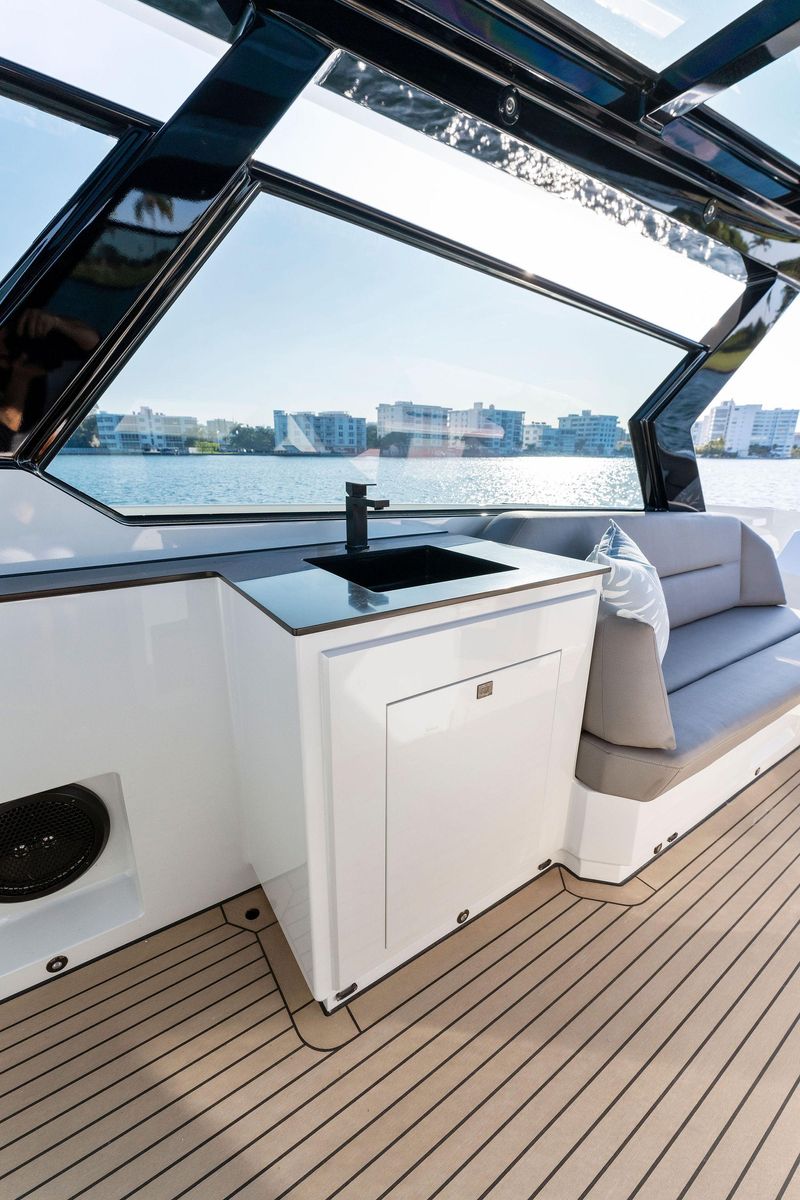 2022 Vanquish Yachts 58 