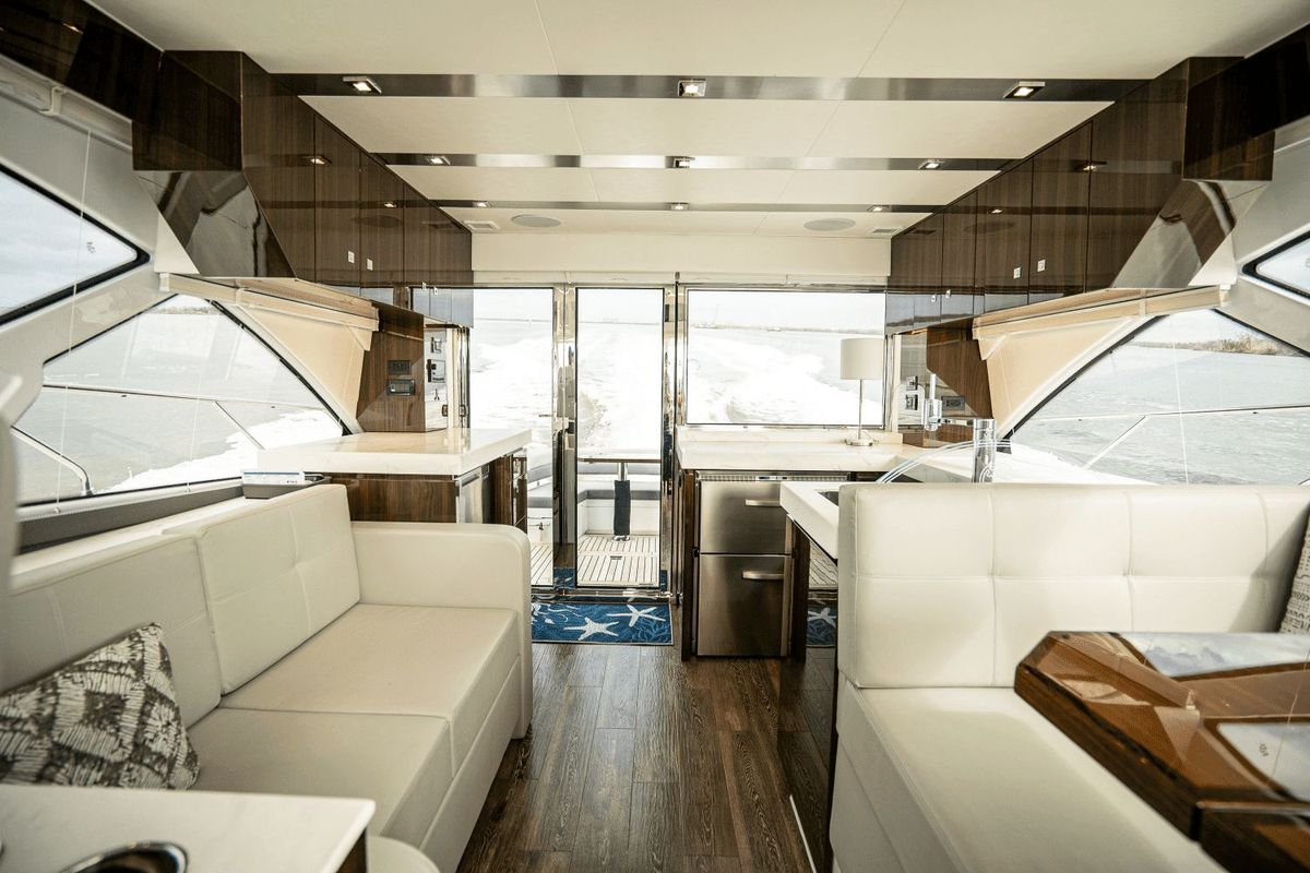 2022 Cruisers Yachts 54 
