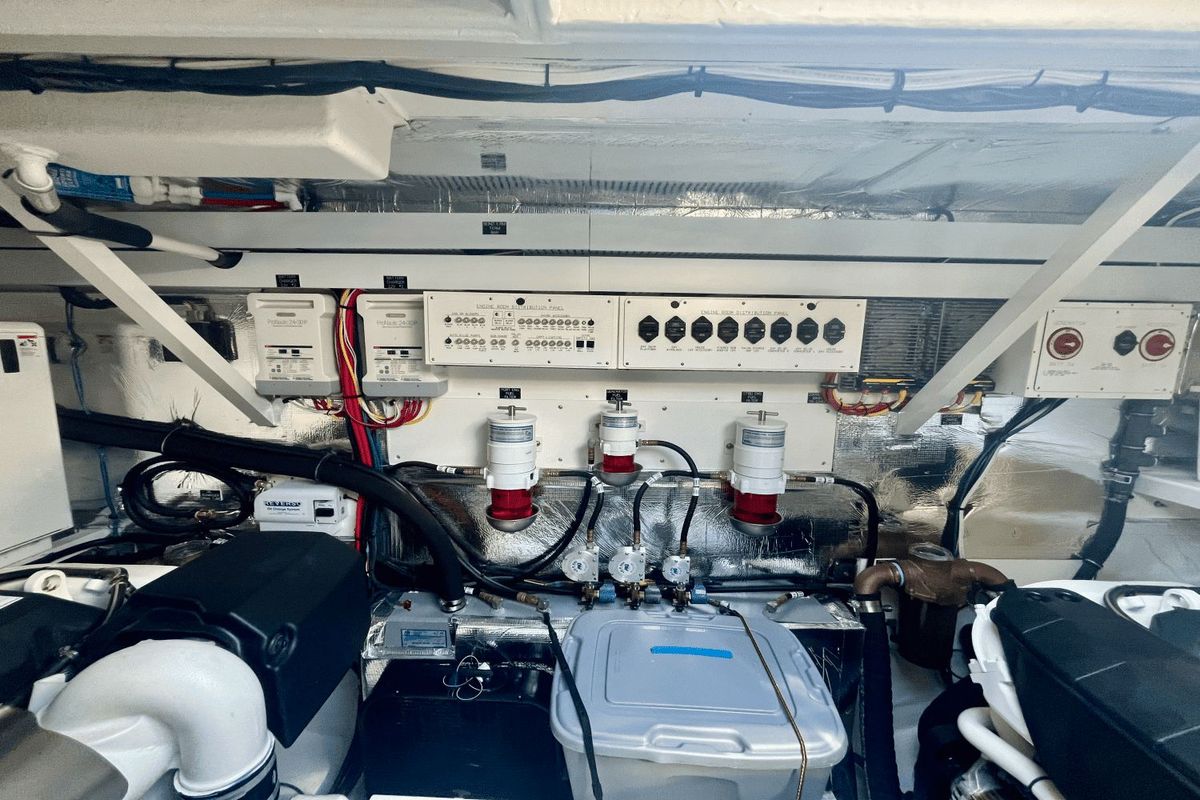 2022 Cruisers Yachts 54 