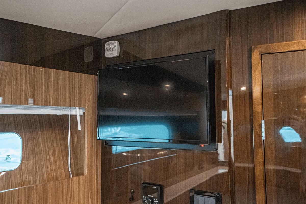 2022 Cruisers Yachts 54 