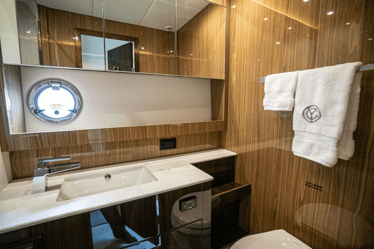 2022 Cruisers Yachts 54 