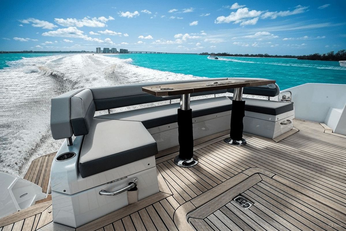 2022 Cruisers Yachts 54 