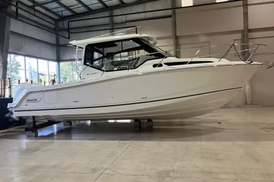 Boston Whaler 325 Conquest