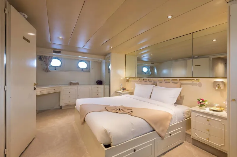 Le Kir Royal Yacht Photos Pics Luxurious bedroom interior on 1966 Van den Akker Le Kir Royal yacht.