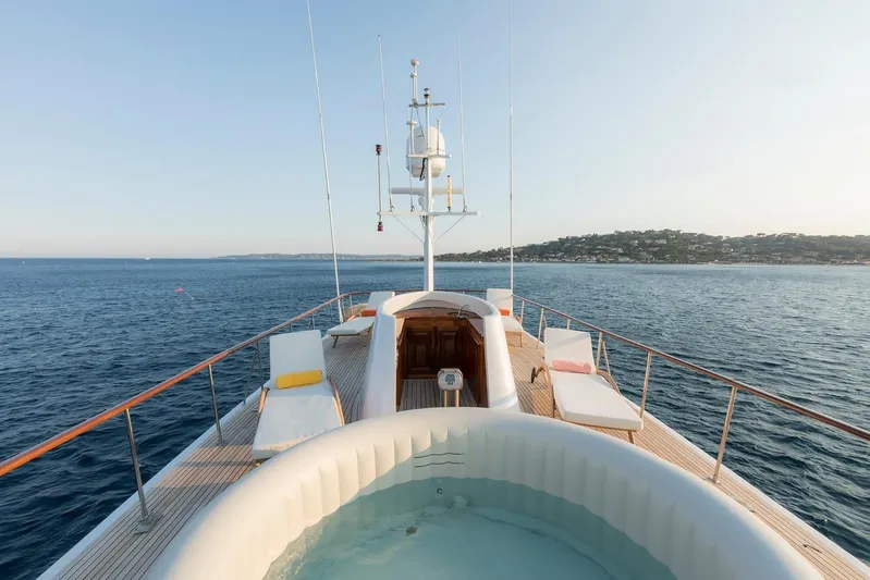 Le Kir Royal Yacht Photos Pics Luxury yacht "Le Kir Royal" by Van den Akker, 1966, with deck jacuzzi and ocean view.