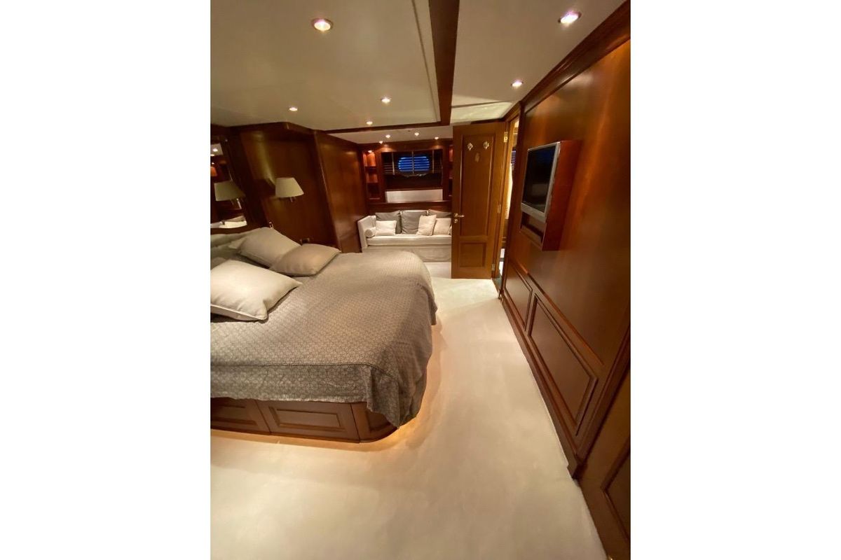 2004 Benetti 98 