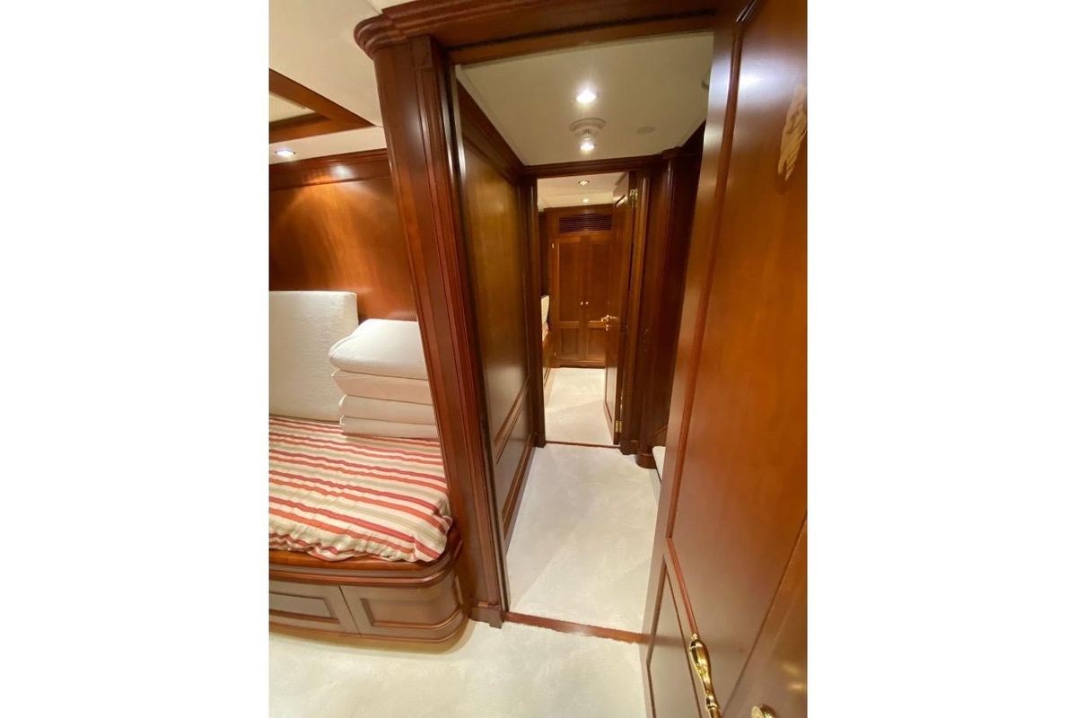 2004 Benetti 98 