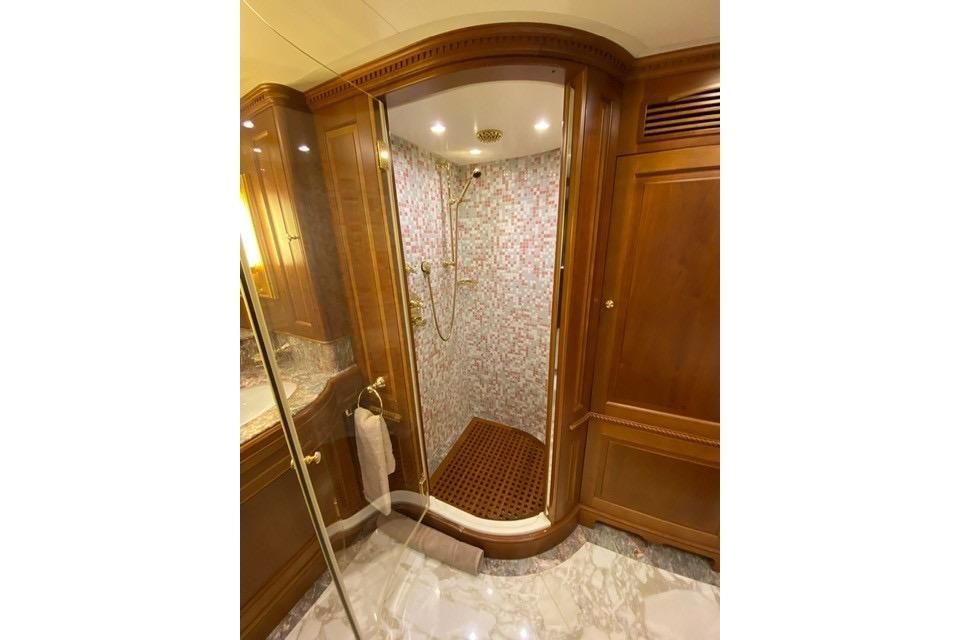 2004 Benetti 98 