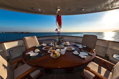 Yacht
