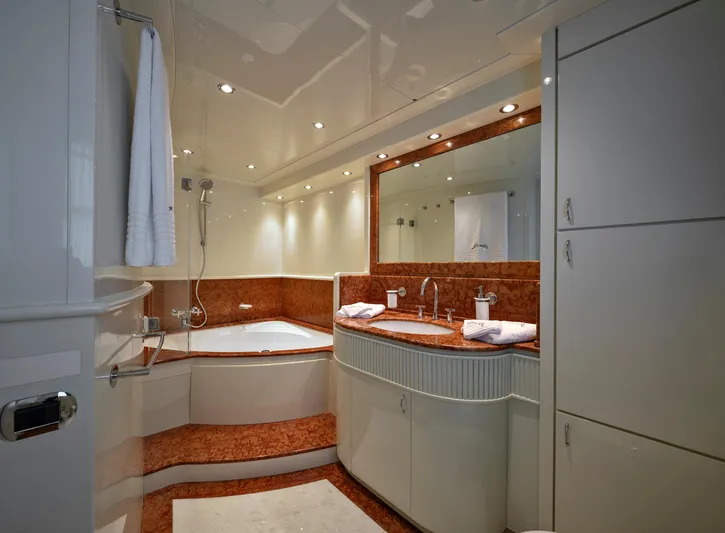 4470 Yacht Photos Pics 