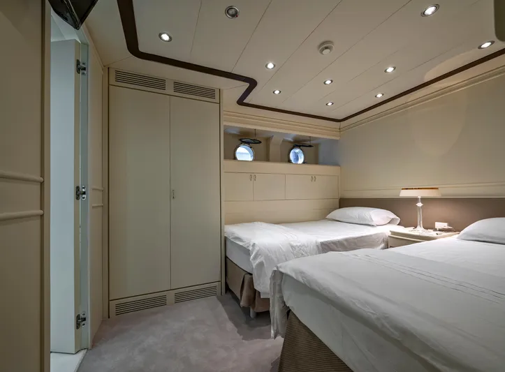 4470 Yacht Photos Pics 