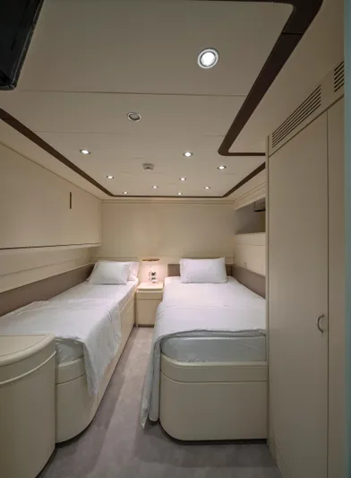 4470 Yacht Photos Pics 