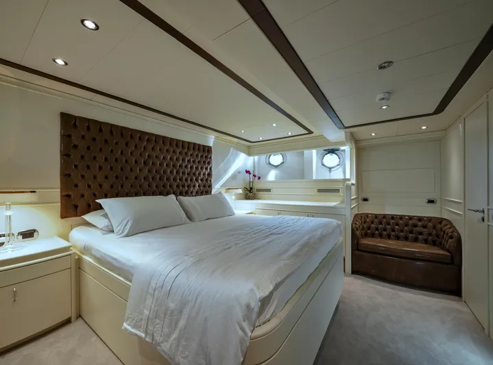 4470 Yacht Photos Pics 