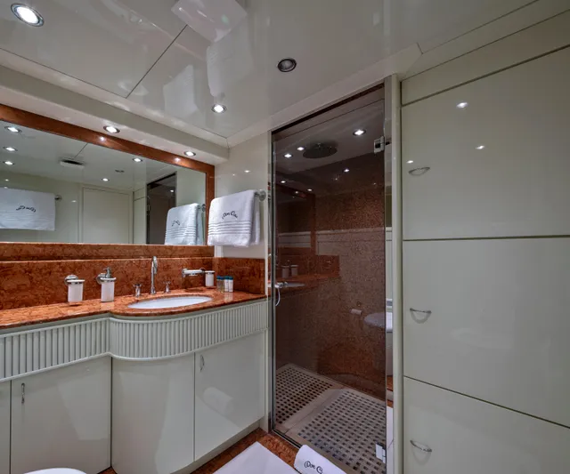 4470 Yacht Photos Pics 