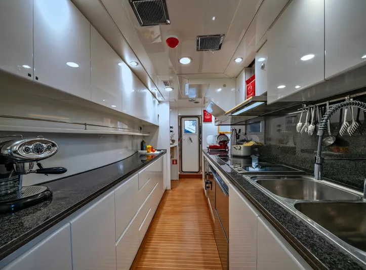 4470 Yacht Photos Pics 