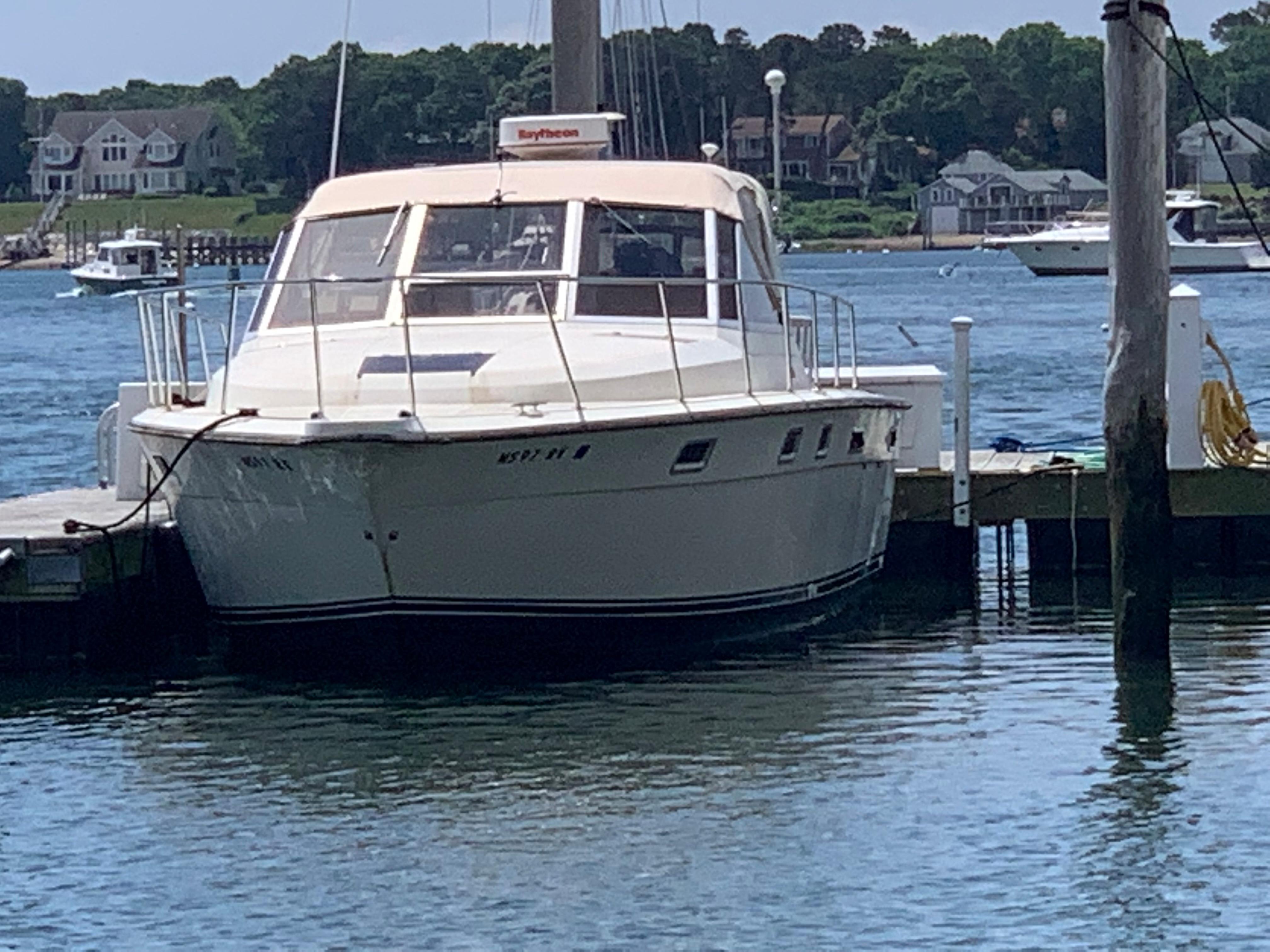 1982 Tiara Yachts 3100 Pursuit