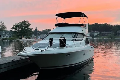 Bayliner 3258 Avanti Command Bridge