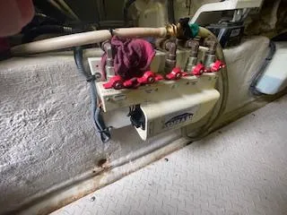  Yacht Photos Pics 2007 Sea Ray 52 Sedan Bridge engine room with valve controls and hoses.