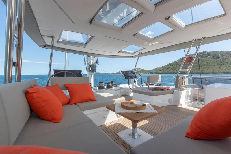 Yacht Photos Pics FLYBRIDGE