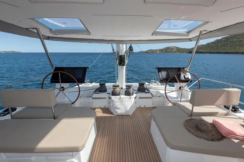  Yacht Photos Pics FLYBRIDGE
