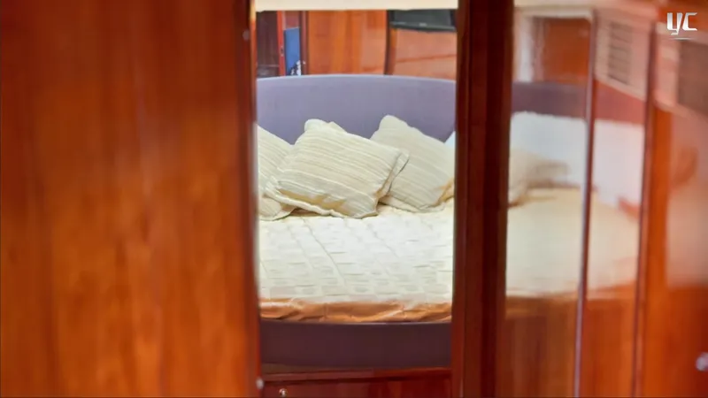 Blue Yacht Photos Pics 