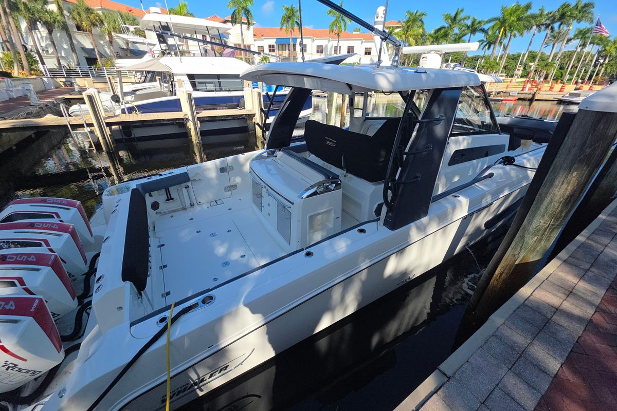 2021 Boston Whaler 42
