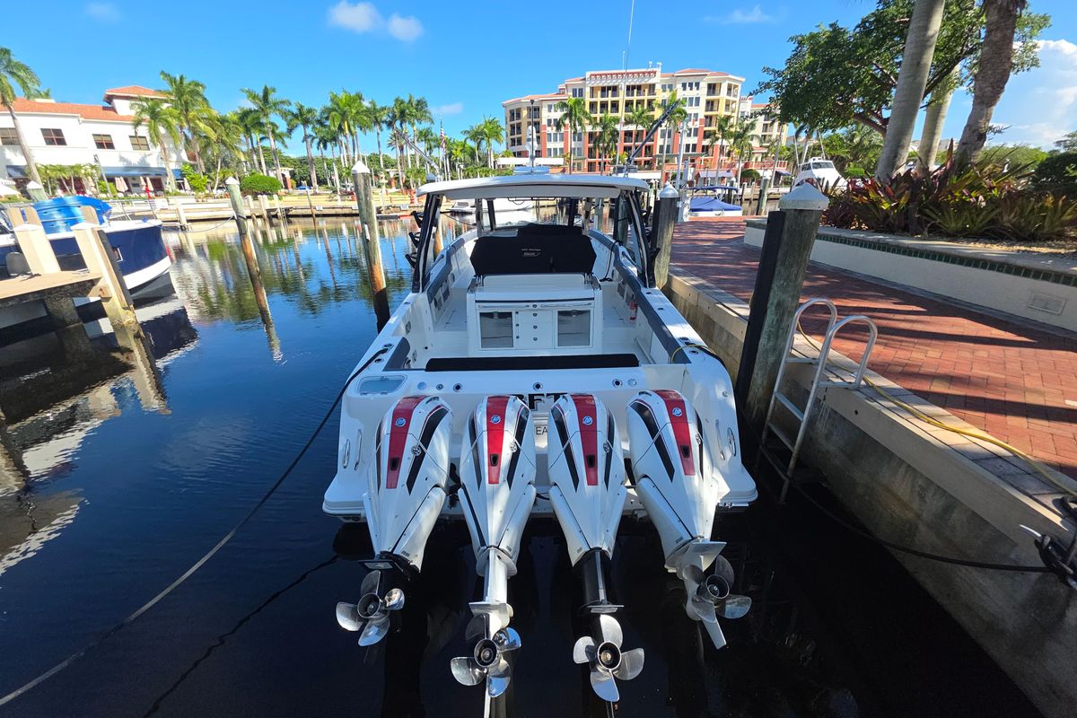 2021 Boston Whaler 42