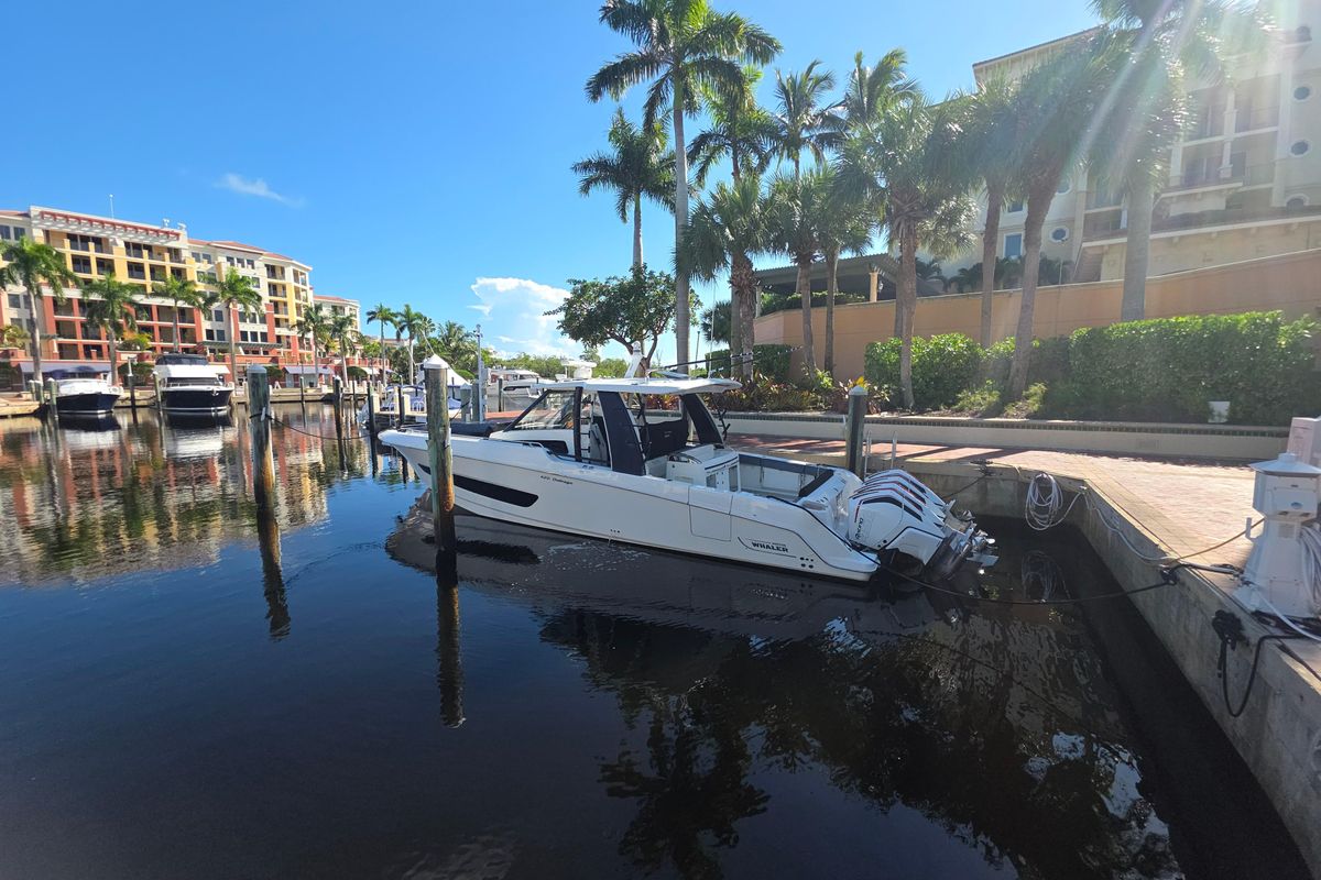 2021 Boston Whaler 42
