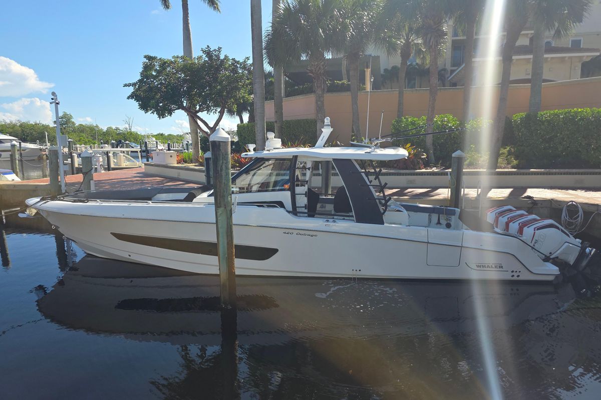 2021 Boston Whaler 42