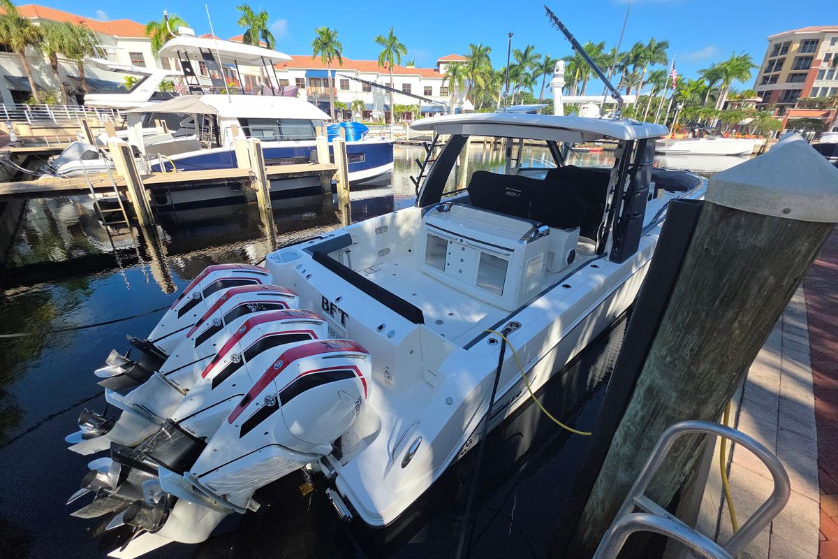 2021 Boston Whaler 42