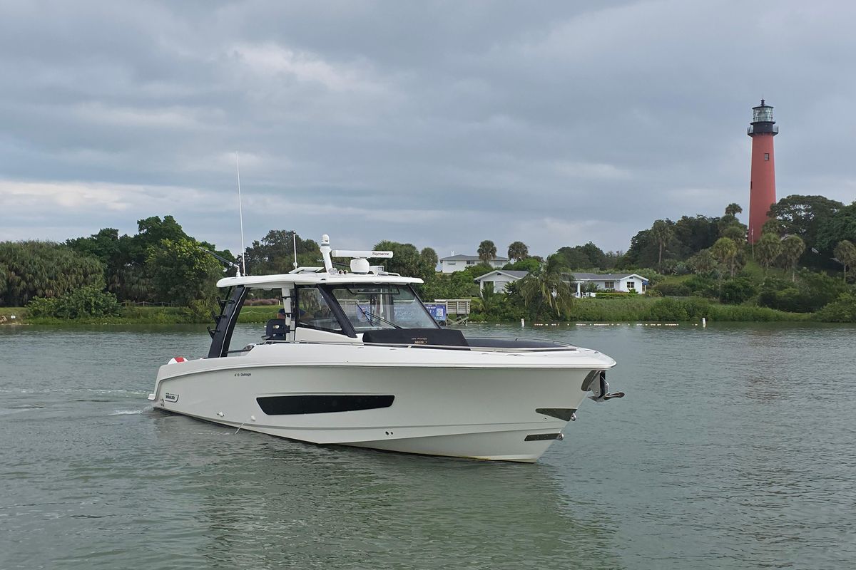 2021 Boston Whaler 42 