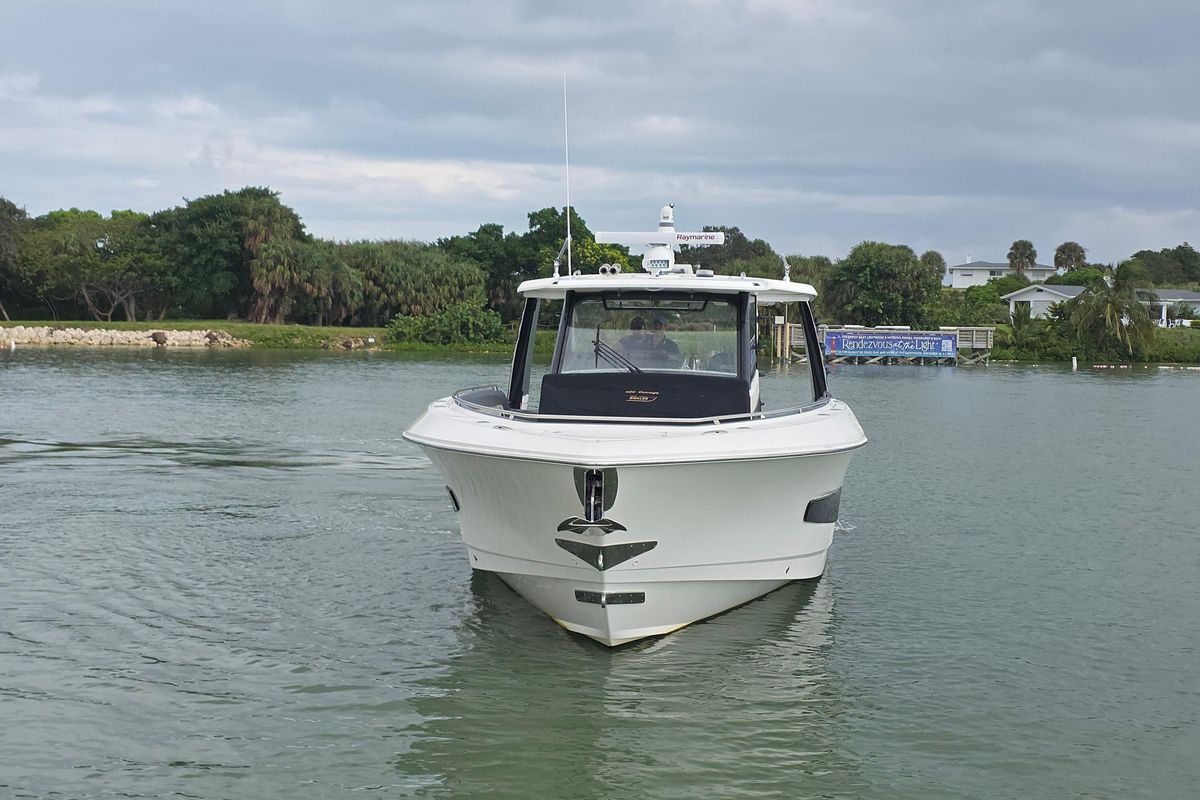 2021 Boston Whaler 42 