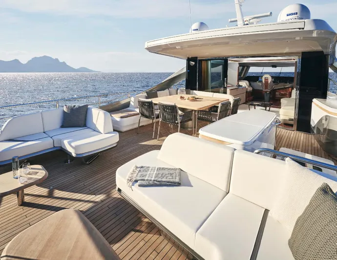  Yacht Photos Pics Skybridge