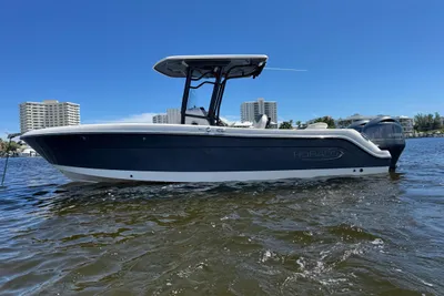 2022 Robalo R242 Center Console