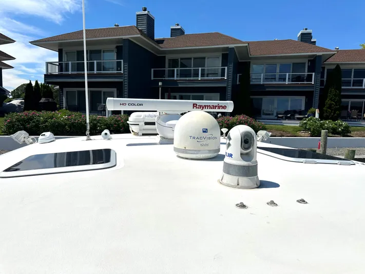  Yacht Photos Pics Tiara Yachts 3800 Open 2001 model with Raymarine radar and TracVision satellite system.