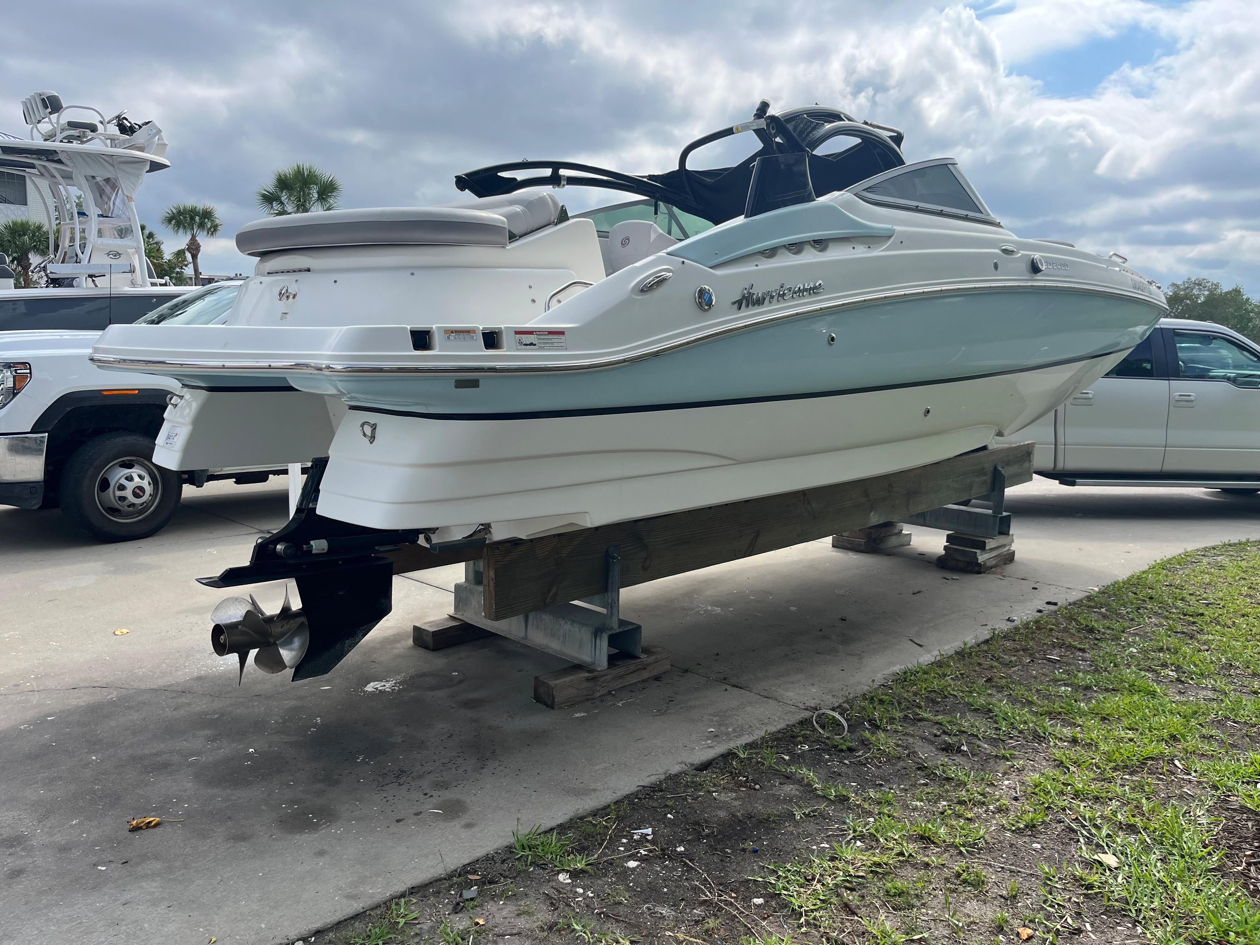 Hurricane SunDeck 2400 IO