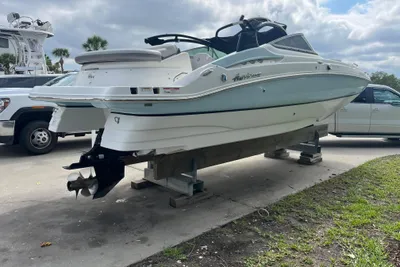 Hurricane SunDeck 2400 IO