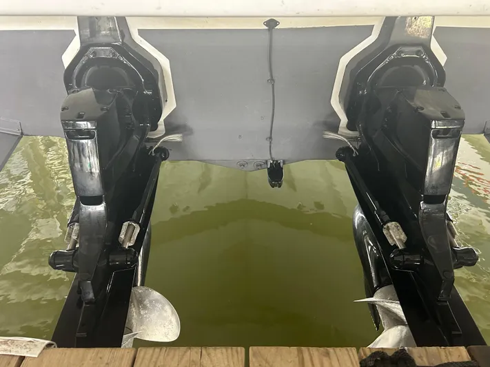  Yacht Photos Pics 2007 Formula 31 PC boat stern drive and propellers in water.