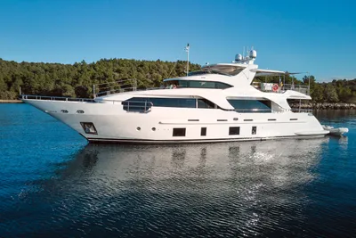 Benetti Delfino 93