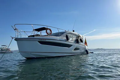 Sealine C390V