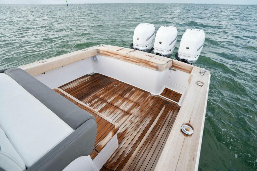 2016 Bonadeo 37 Center Console