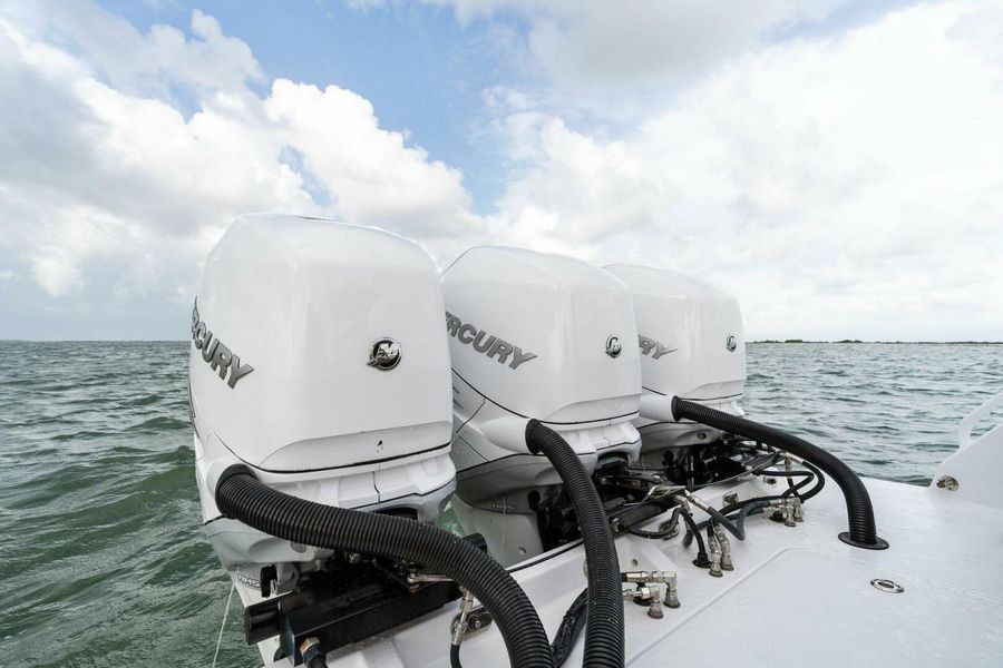 2016 Bonadeo 37 Center Console