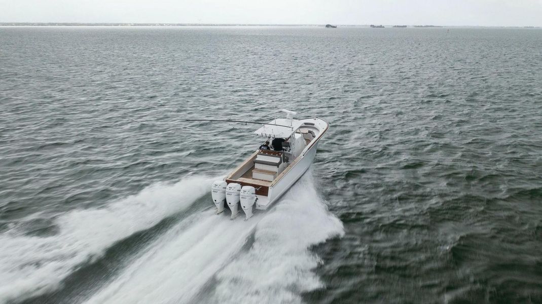 2016 Bonadeo 37 Center Console